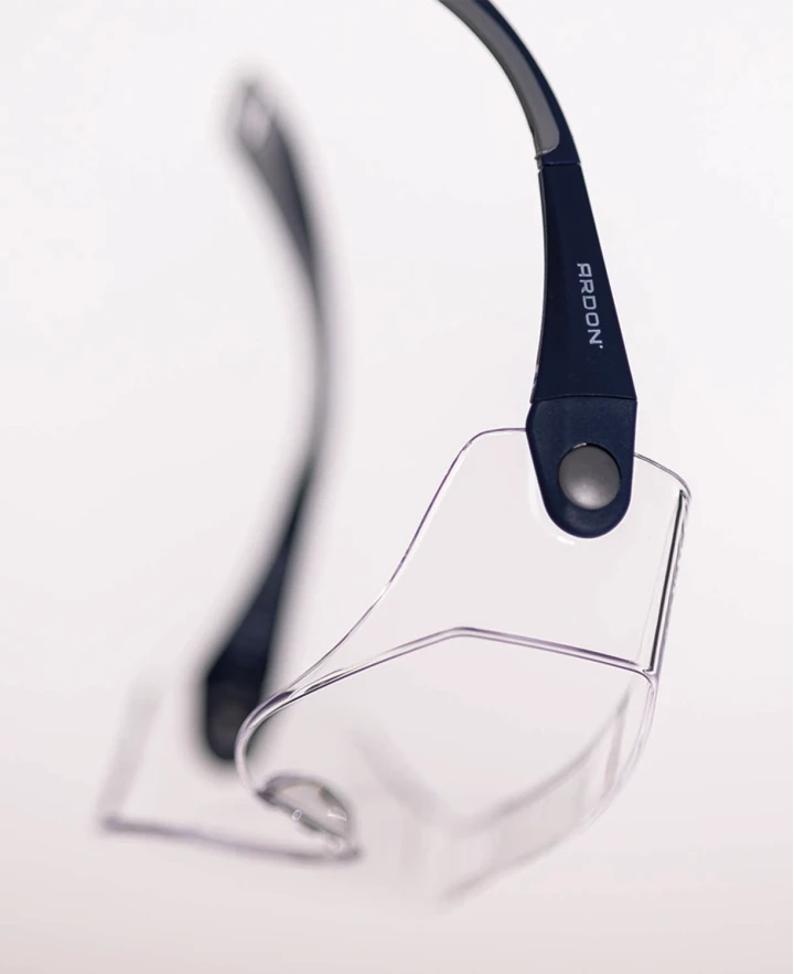 Okuliare V12-000 návštevnícke