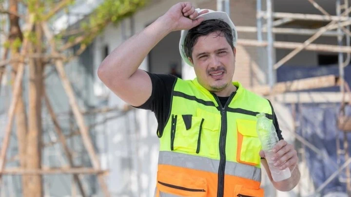 5 tipov, ako sa chrániť pred slnkom pri práci vonku
