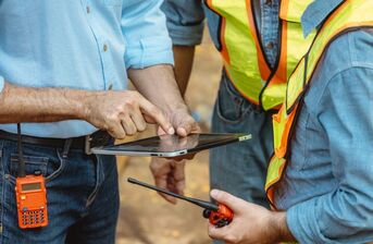 Bezpečnost práce na stavbě: Jak se vyhnout zbytečným zraněním zaměstnanců