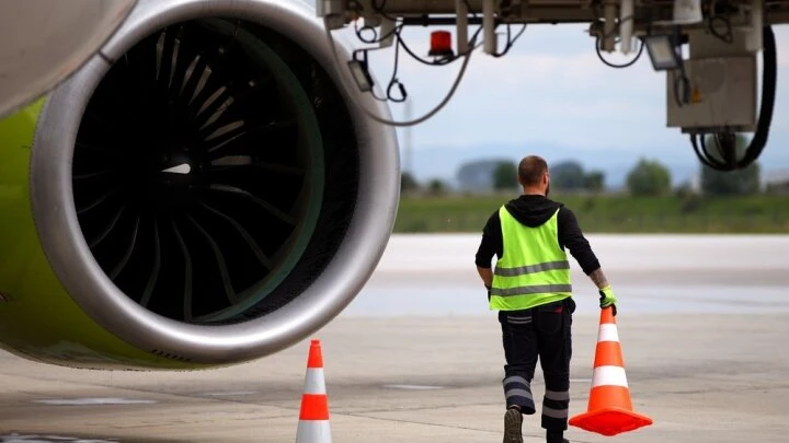 Jak na bezpečnost práce na letišti? Především si nezapomeňte chránit sluch