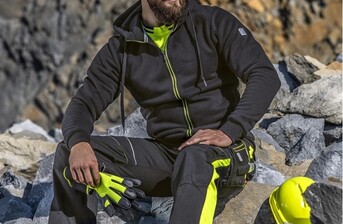 Jak se obléct na jarní práce? Pracovní oděvy do proměnlivého počasí