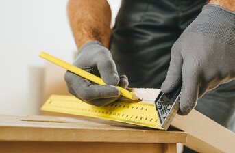 Jak zvýšit bezpečnost práce tesaře? Poznejte a eliminujte hlavní rizika