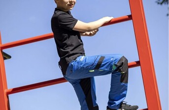 Jaký pracovní oděv pořídit dětem na chatu, aby chránil a práce je bavila?