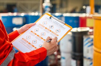 TOP 5 nebezpečných chemických látek, které na vás mohou číhat v práci