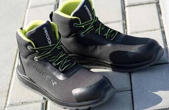 V jakých botách je bezpečné řídit auto a které naopak za volant nepatří