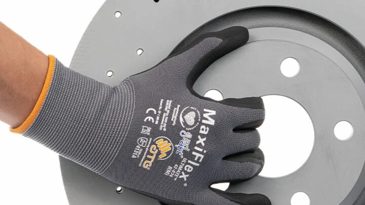 Když rukavice nebrání citu v prstech: proč MaxiFlex® Ultimate™ spojuje ochranu, prodyšnost a komfort